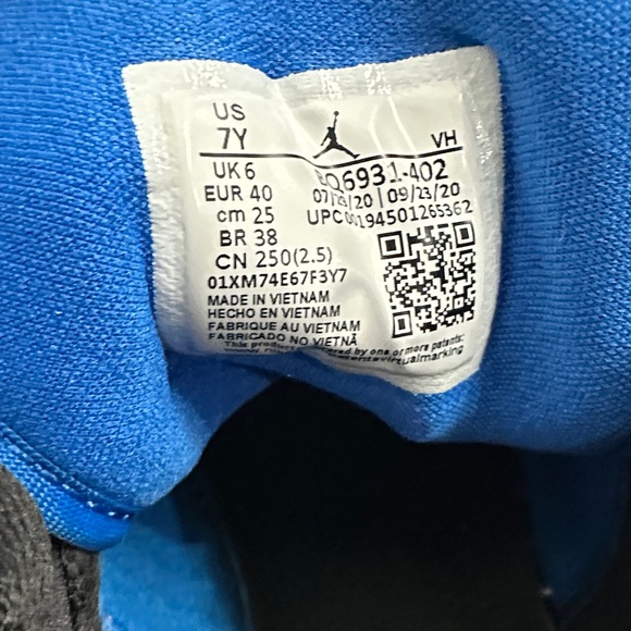 Boys Nike Jordan 1 Mid Signal Blue Size 7Y - Picture 6 of 7